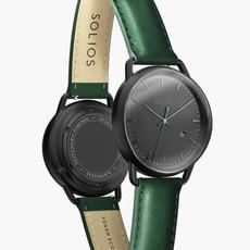 Black Curve Solar Watch | Green Vegan Leather van Solios Watches