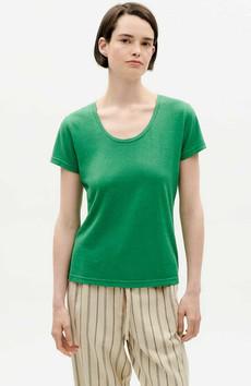Regina t-shirt clover green via Sophie Stone