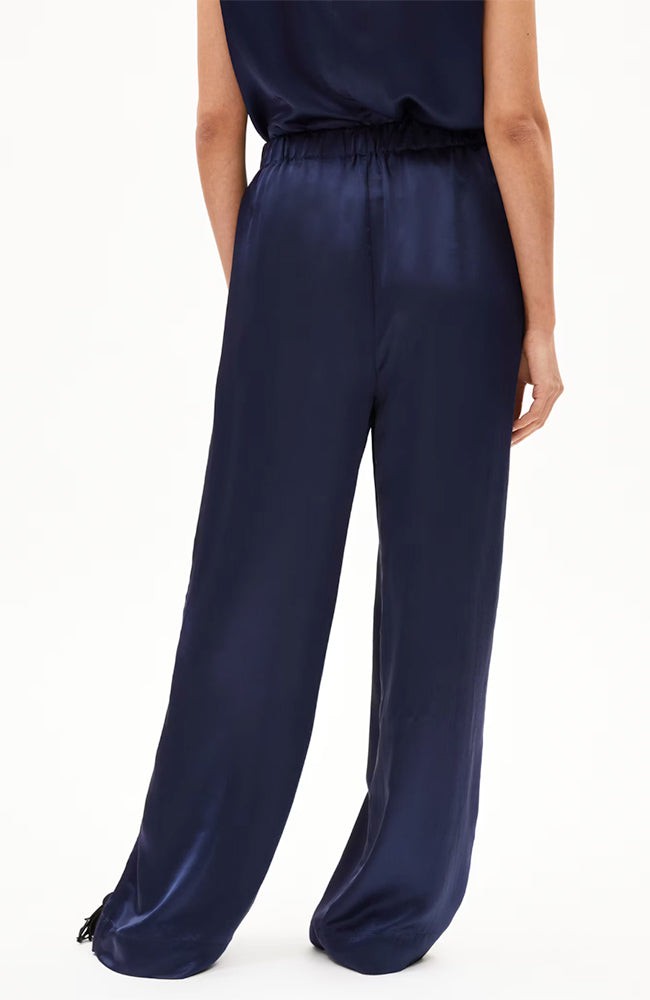 Jonvaali naiaa tinted navy from Sophie Stone