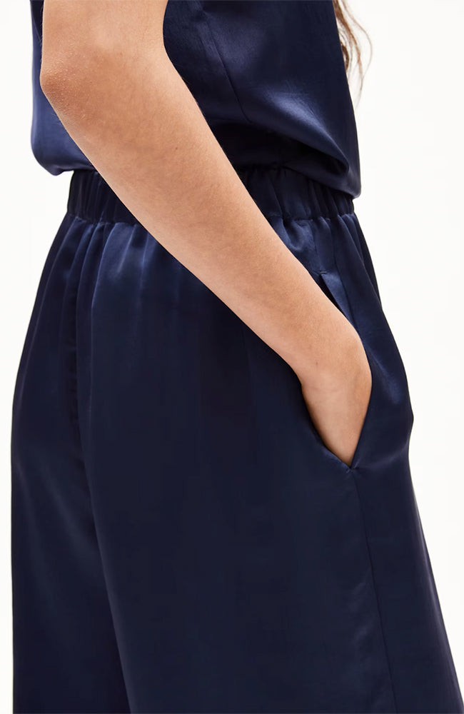 Jonvaali naiaa tinted navy from Sophie Stone
