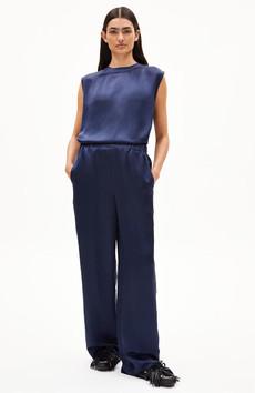 Jonvaali naiaa tinted navy via Sophie Stone