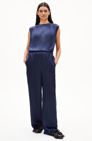 Jonvaali naiaa tinted navy from Sophie Stone