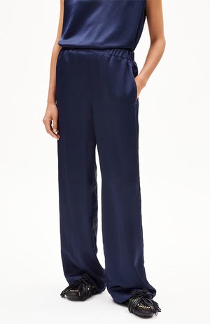 Jonvaali naiaa tinted navy from Sophie Stone