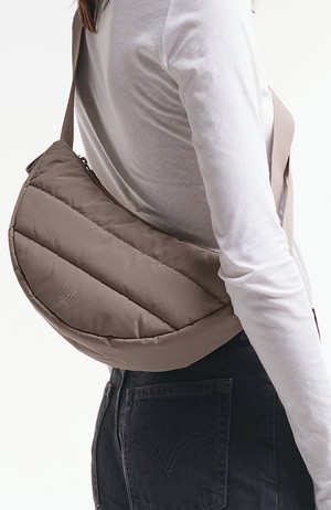 Moon bag puffer oyster from Sophie Stone