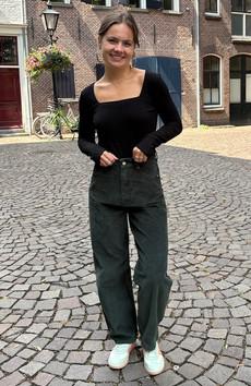Leila cord broek dark green via Sophie Stone