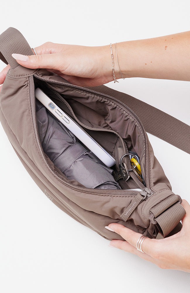 Moon bag puffer oyster from Sophie Stone