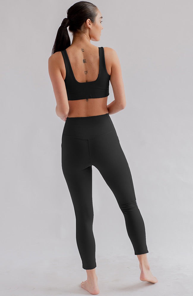 Compressive high-rise pocket legging zwart from Sophie Stone