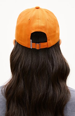 Yenaas pet light tangerine from Sophie Stone