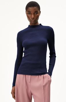 Alaania top navy via Sophie Stone