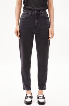 Mairaa Mom jeans ebony via Sophie Stone