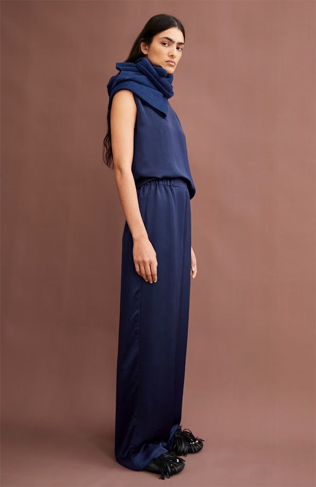 Jonvaali naiaa tinted navy from Sophie Stone
