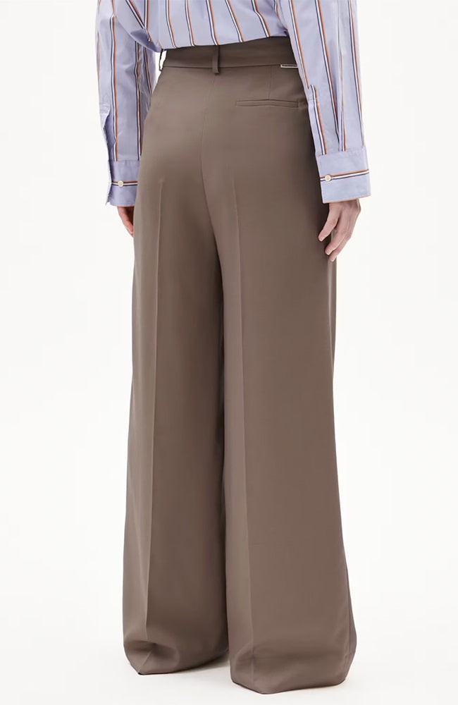 Kaayua broek walnut cream from Sophie Stone