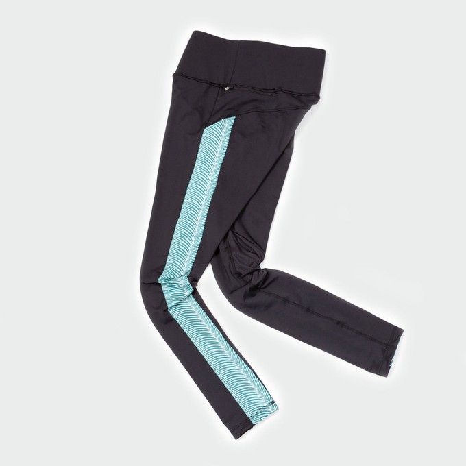 Lucky legging black aqua waves from Spiffy Active Lucky legging black aqua waves from Spiffy Active