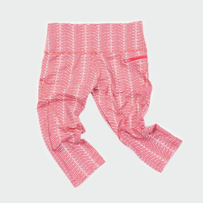 Happy 3/4 legging raspberry waves from Spiffy Active Happy 3/4 legging raspberry waves from Spiffy Active