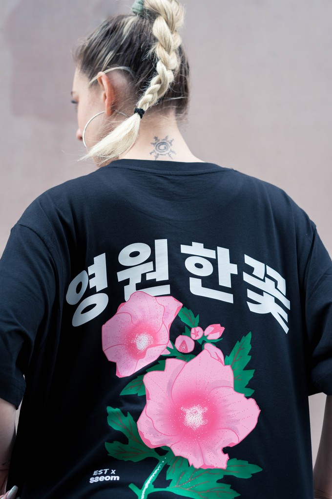 ETERNAL FLOWER BLACK TEE (EST X SSEOM) from SSEOM BRAND