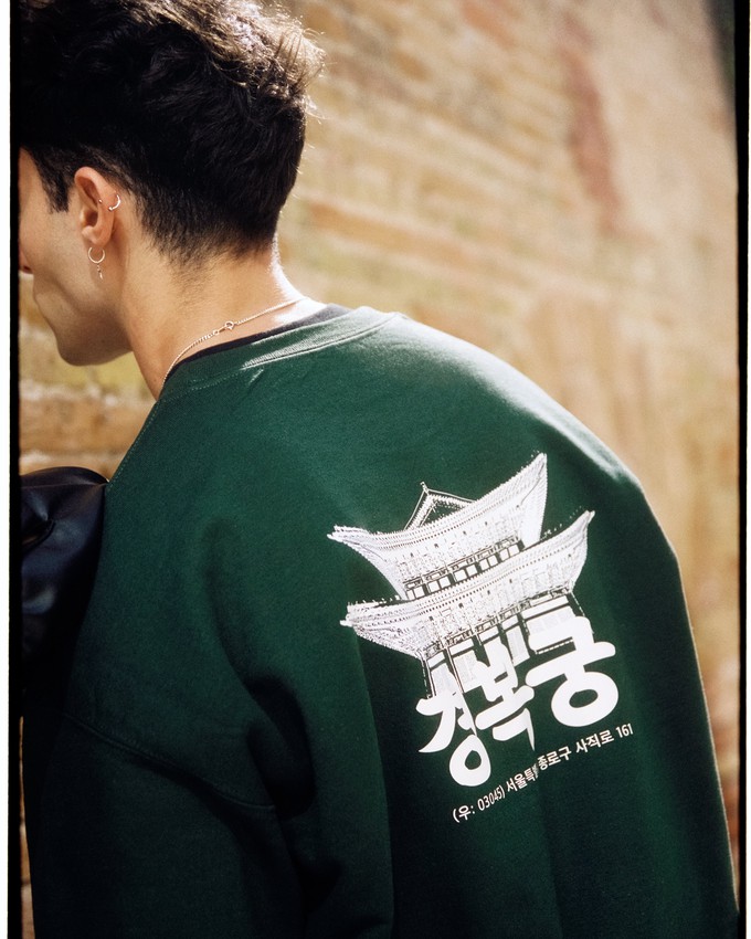 KOREAN PALACE GREEN CREWNECK from SSEOM BRAND