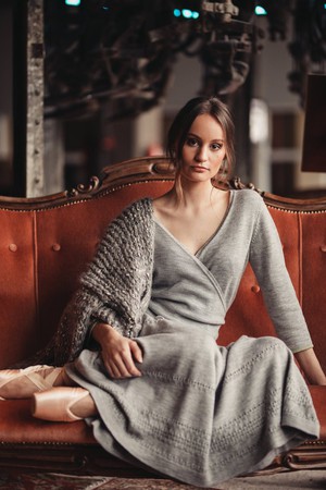 Mouse Merino Wrap Top with Green Glitter Detail – Natural Grey from STUDIO MYR