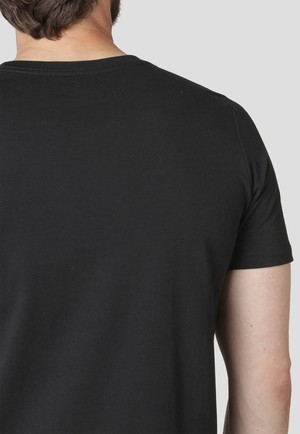 Holmen Tee Black from Superstainable