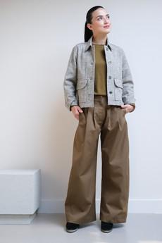 Dubbele Bandplooi Broek | Katoen Olijfgroen via Sûr Atelier