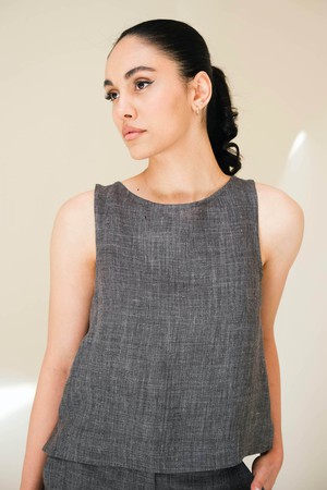 Jip Croptop | Linnen Antraciet from Sûr Atelier