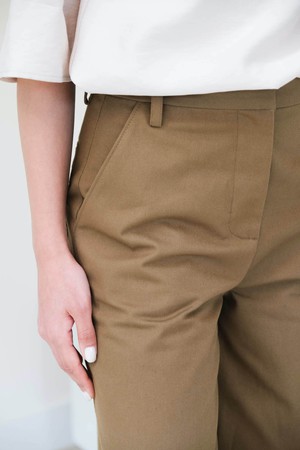 Moise Broek | Katoen Olijfgroen from Sûr Atelier