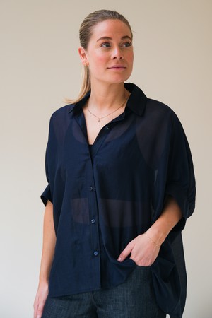 Duurzame Blouse | Transparant Navy from Sûr Atelier
