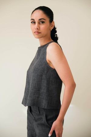 Jip Croptop | Linnen Antraciet from Sûr Atelier