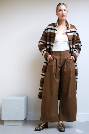 Dubbele Bandplooi Broek | Katoen Cognac from Sûr Atelier