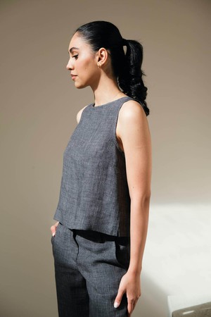 Jip Croptop | Linnen Antraciet from Sûr Atelier