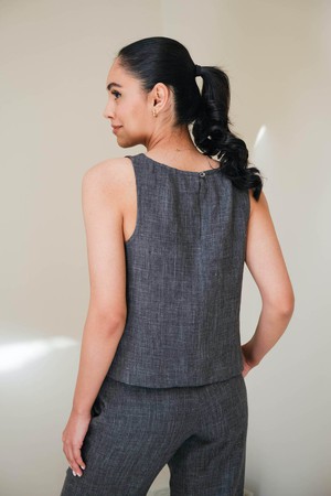 Jip Croptop | Linnen Antraciet from Sûr Atelier