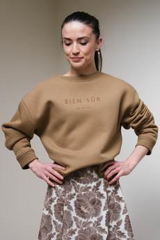 Bien Sûr Sweater | Bio Katoen Bruin via Sûr Atelier