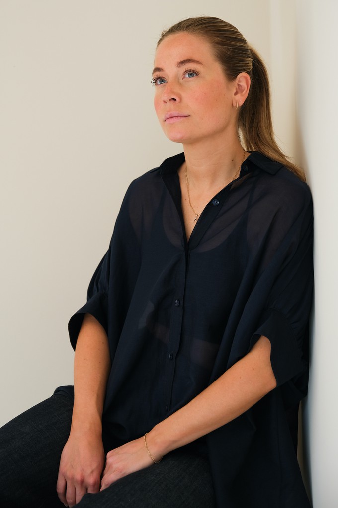 Duurzame Blouse | Transparant Navy from Sûr Atelier