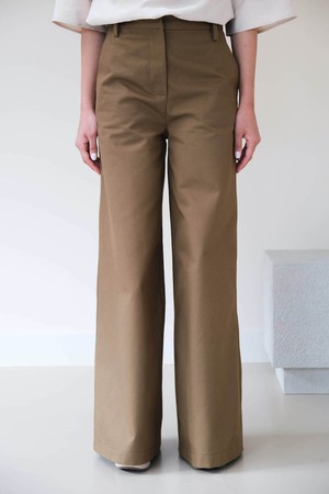 Moise Broek | Katoen Olijfgroen from Sûr Atelier