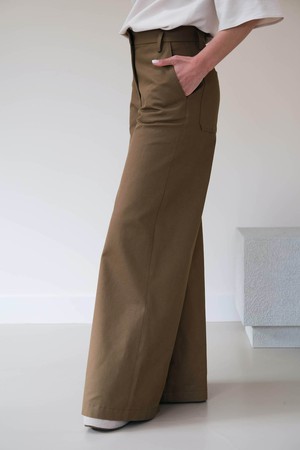 Moise Broek | Katoen Olijfgroen from Sûr Atelier