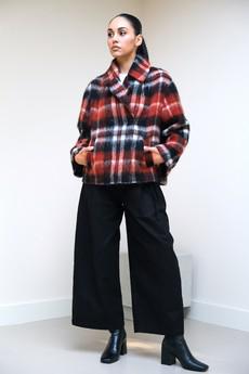 Korte Jas | Ruit Zwart Rood via Sûr Atelier