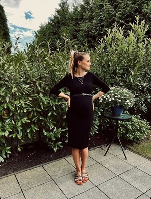 Swan dress Zwart from Swan and The People