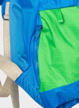 Susan Bijl | The New Foldable Backpack Wave & Greenscreen Medium from The Blind Spot