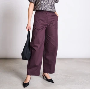 Broek Cotton Barrel Pants Yauri Cherry Lacquer from The Blind Spot