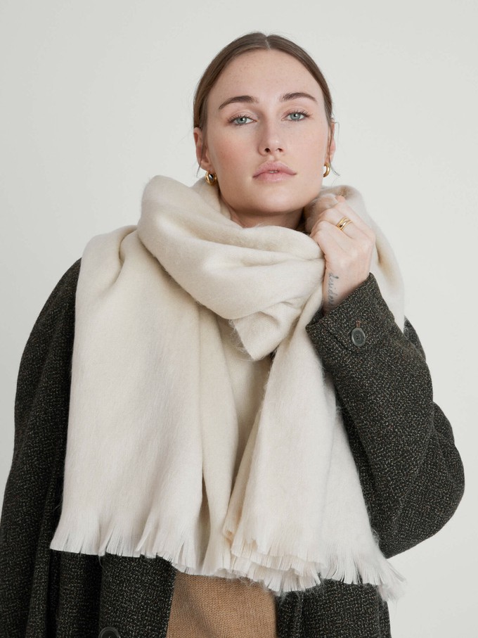 Alpaca Loca Sjaal Beige from The Blind Spot Alpaca Loca Sjaal Beige from The Blind Spot