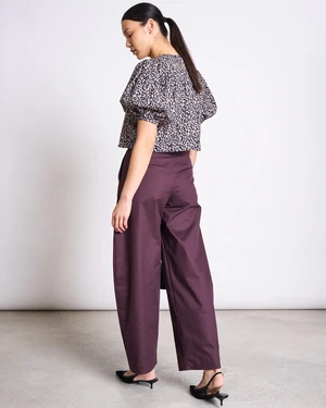 Broek Cotton Barrel Pants Yauri Cherry Lacquer from The Blind Spot