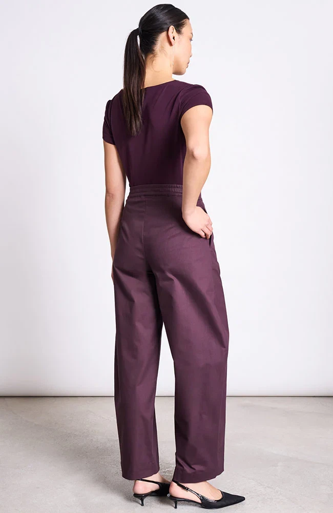 Broek Cotton Barrel Pants Yauri Cherry Lacquer from The Blind Spot