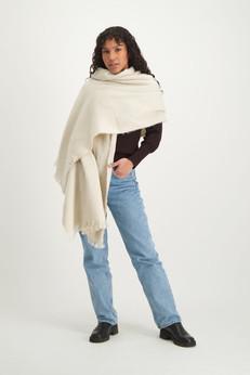 Alpaca Loca Sjaal Beige via The Blind Spot