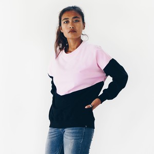 Sweatshirt - loose fit - gemaakt van biologisch katoen - zwart, roze from The Driftwood Tales