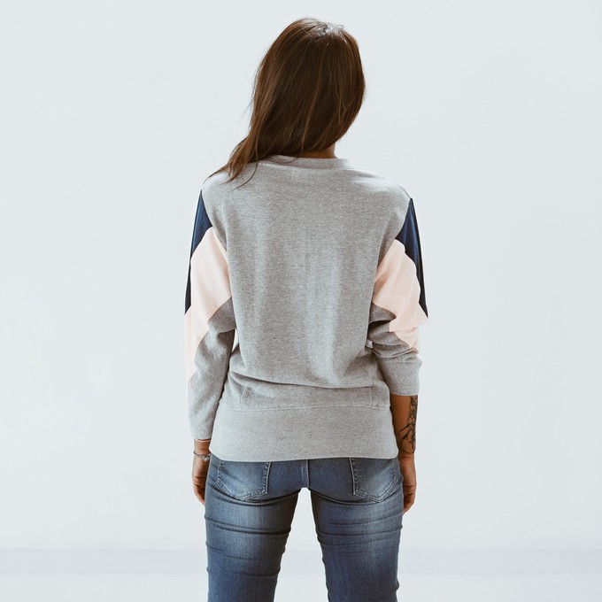 Sweatshirt - AMY - aus 4 verschiedenen recycelten Stoffen - hellrosa, denim, grauº from The Driftwood Tales