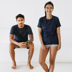 T-shirt - unisex- biologisch katoen - navy van The Driftwood Tales