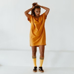 Jurk - gerecycled katoen - turmeric from The Driftwood Tales
