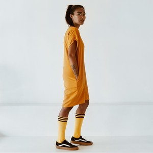 Jurk - gerecycled katoen - turmeric from The Driftwood Tales
