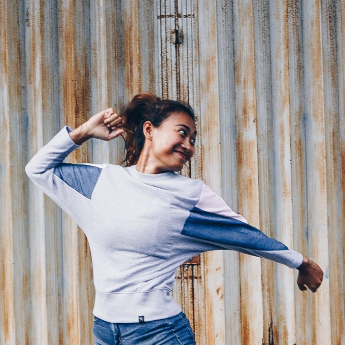 Sweatshirt - AMY - RE-DENIM - gemaakt van 4 verschillende gerecyclede stoffen - lichtroze, denim, grijs from The Driftwood Tales