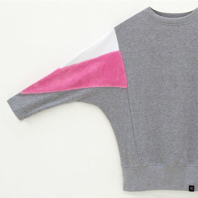 Sweatshirt - AMY - gemaakt van 4 verschillende gerecyclede stoffen - wit, donker roze, grijs from The Driftwood Tales