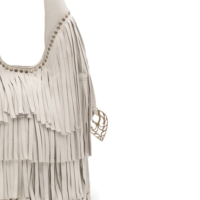 Kendra: cream lambleather fringed shoulderbag with silver studs from Treasures-Design